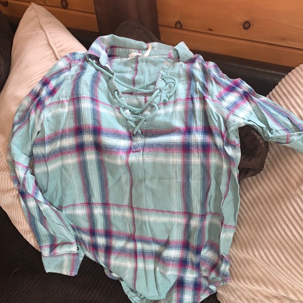 Mud flannel VNeck shirt size medium EUC